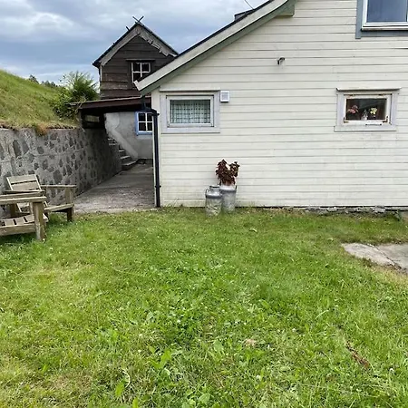 I Landlige Omrade Med Nydelig Utsikt * Leirvik (Sogn og Fjordane)