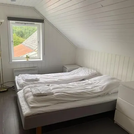 I Landlige Omrade Med Nydelig Utsikt Leirvik (Sogn og Fjordane)