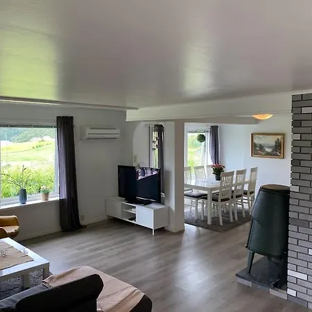 Vakantiehuis I Landlige Omrade Med Nydelig Utsikt *