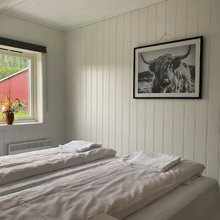 I Landlige Omrade Med Nydelig Utsikt Leirvik (Sogn og Fjordane)