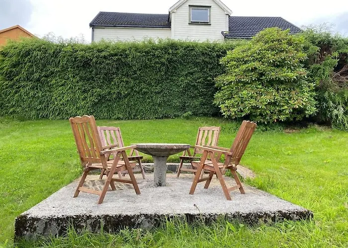 I Landlige Omrade Med Nydelig Utsikt * Leirvik (Sogn og Fjordane)