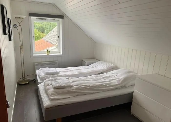 I Landlige Omrade Med Nydelig Utsikt Leirvik (Sogn og Fjordane)