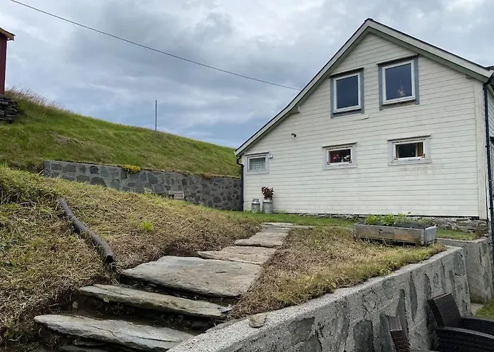 I Landlige Omrade Med Nydelig Utsikt Leirvik (Sogn og Fjordane)